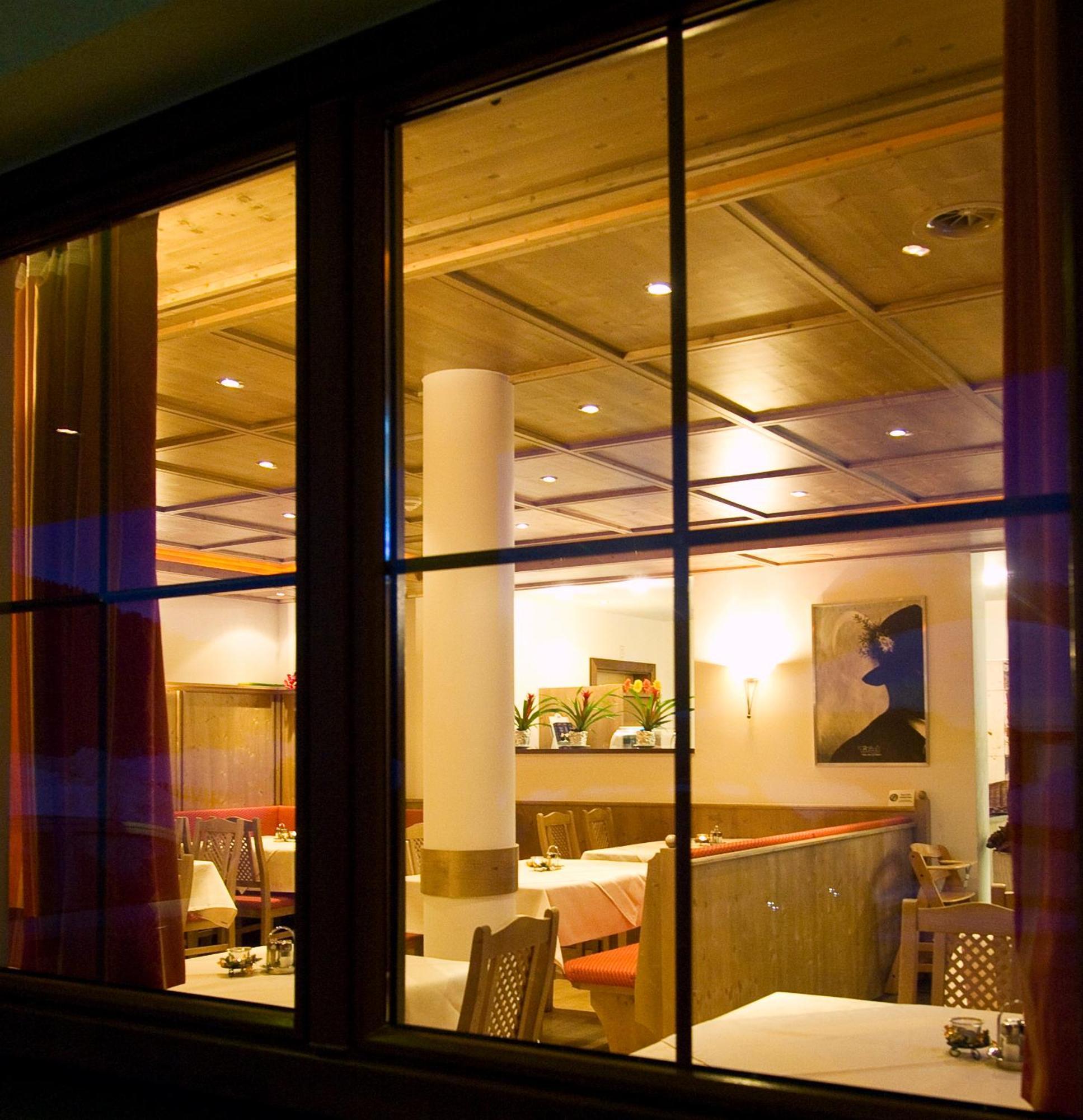 Apart-Hotel Aurora Fiss Exterior photo