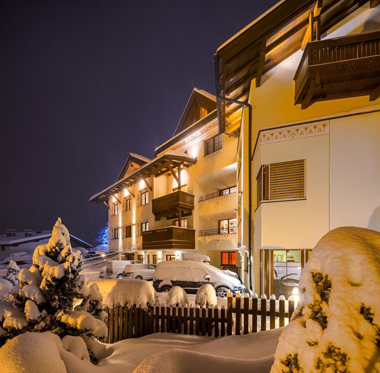 Apart-Hotel Aurora Fiss Exterior photo